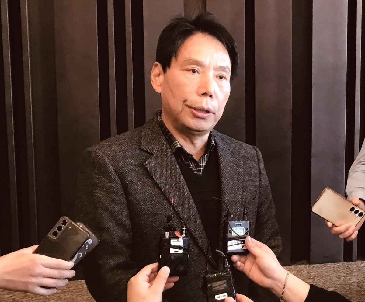 世体：球迷偶像武磊造访西班牙人，队友对他本赛季表现表示赞赏