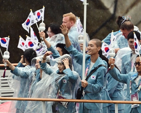 记者：莫德里奇不排除参加2026年世界杯，并希望仍为皇马效力