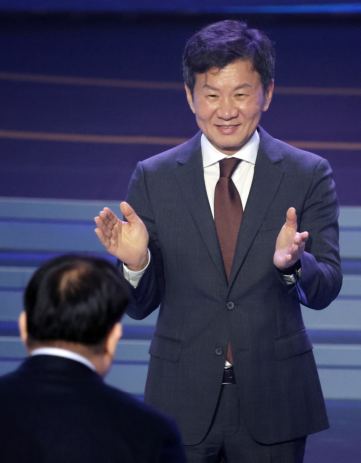 今日老鹰vs湖人：特雷·杨、詹姆斯和浓眉可以出战